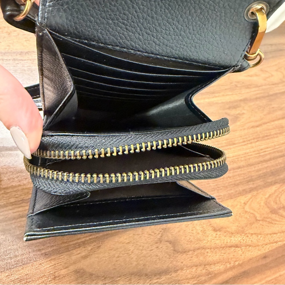 Bumblebee black and gold faux leather crossbody bag - Picture 7 of 7
